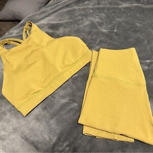 Lululemon matching set (leggings size 4, bra size 6)